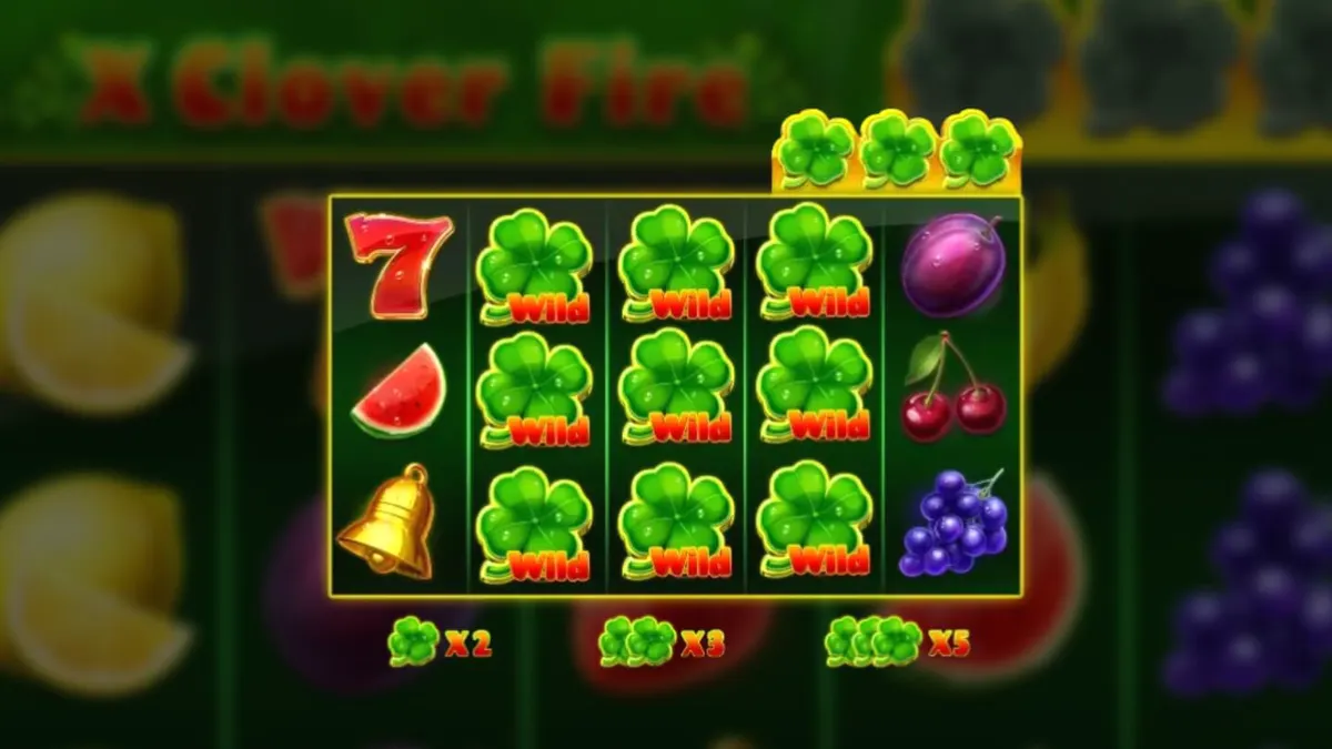 Interface vibrante do slot X Clover Fire com símbolos de frutas e trevos em chamas